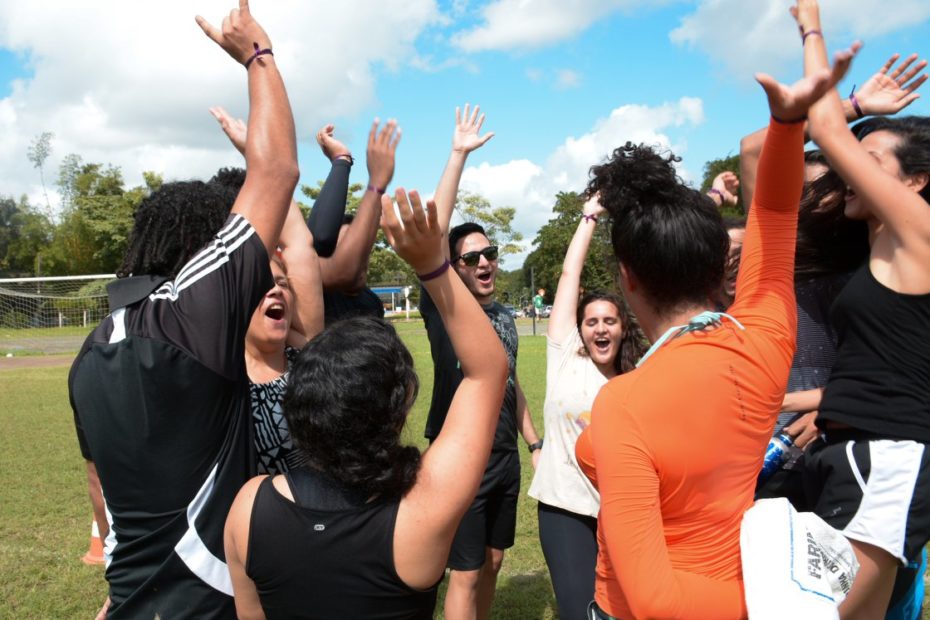 estudantes em atividade no campo da UFRPE